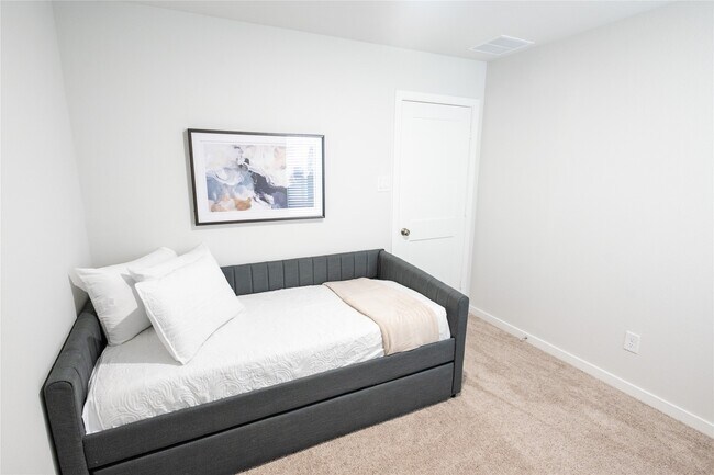 Building Photo - 211 Brazen Forest Trl