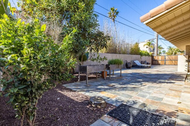Building Photo - 5400 Carlsbad Blvd