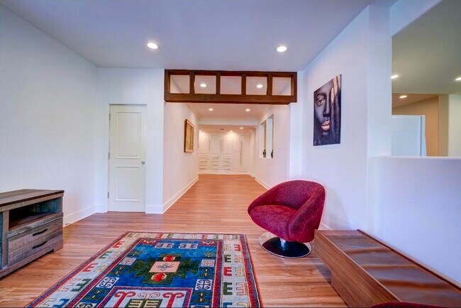 Building Photo - 1377 Knoll Rd