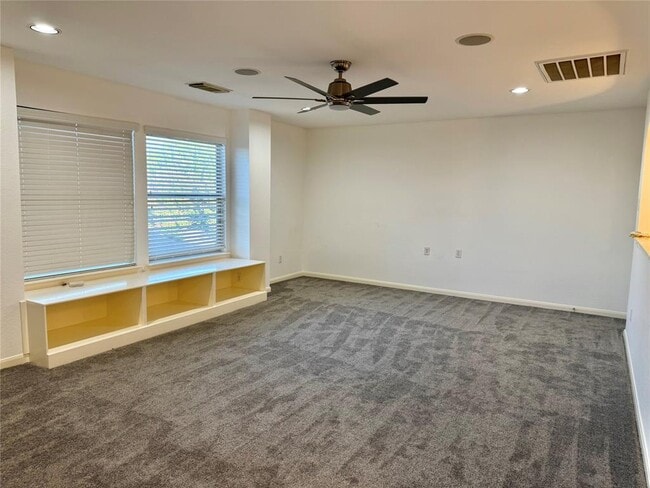 Building Photo - 904 Annadale Dr