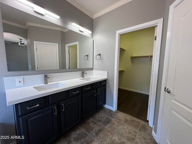 Building Photo - 6729 S Pewter Way