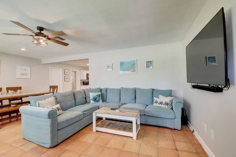 Building Photo - 721 NE 8th Ave