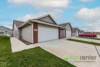 Building Photo - Beautiful newly built twin home in the des...