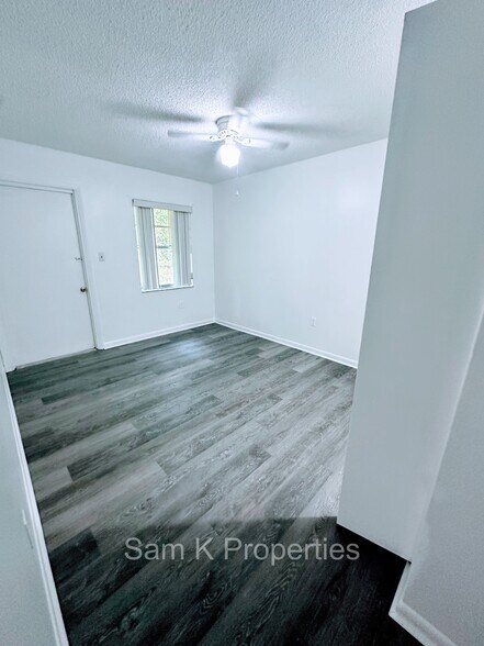 Building Photo - 331 W Alamo Dr