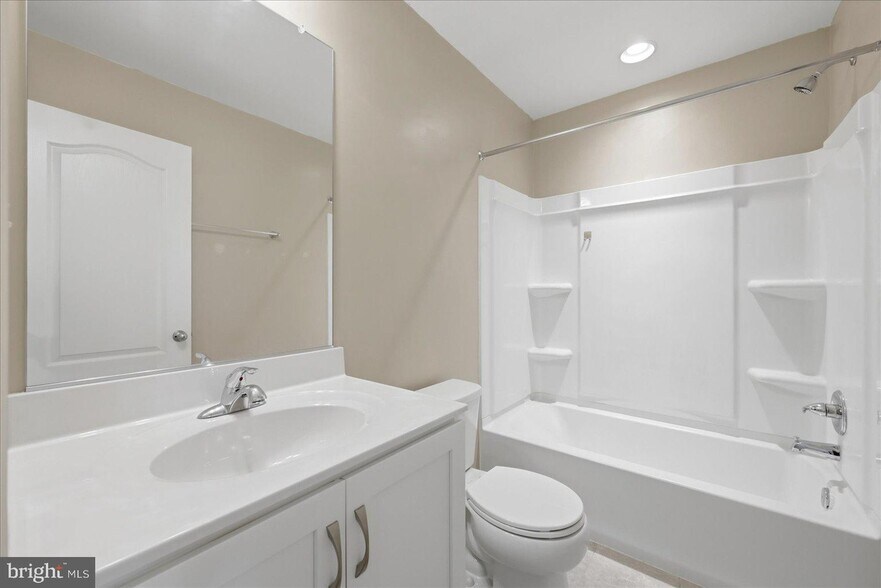 Building Photo - 658 Thumper Dr
