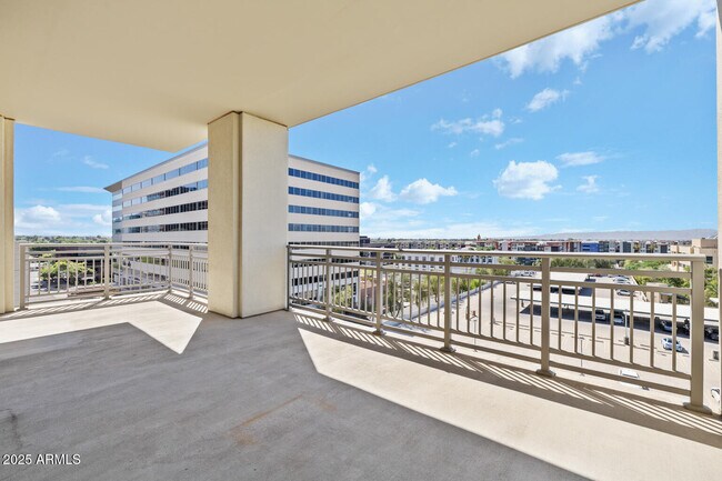 Building Photo - 2211 E Camelback Rd