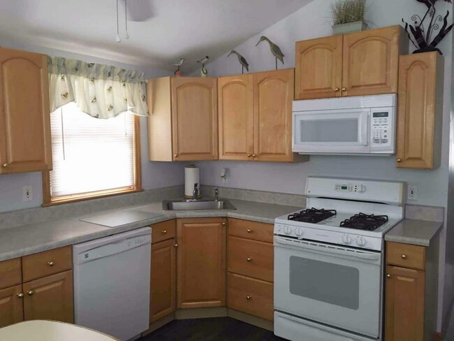 Building Photo - 61 Fielder Ave