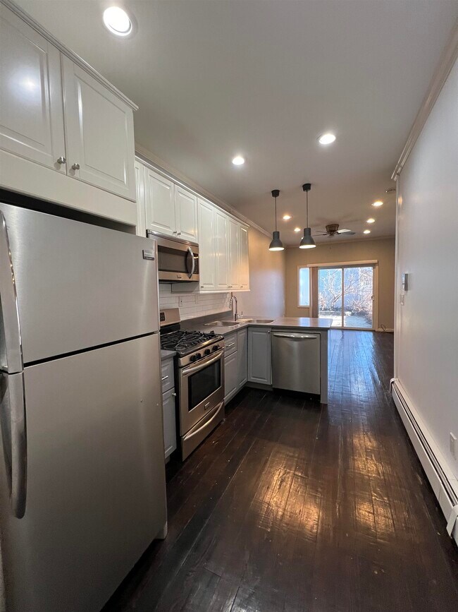 Building Photo - 96 Reservoir Ave