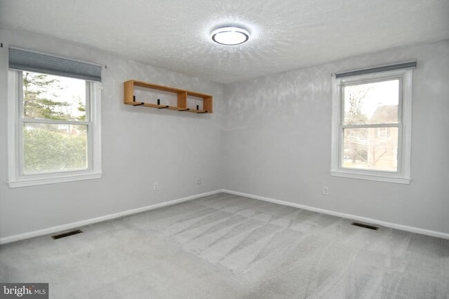 Building Photo - 8844 Mourning Dove Ct