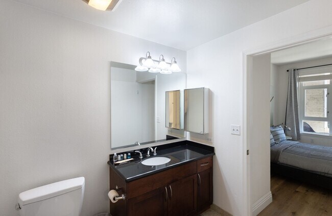 Building Photo - 530 K St