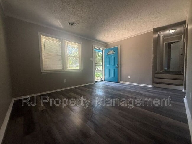 Building Photo - 3981 Maynard Dr