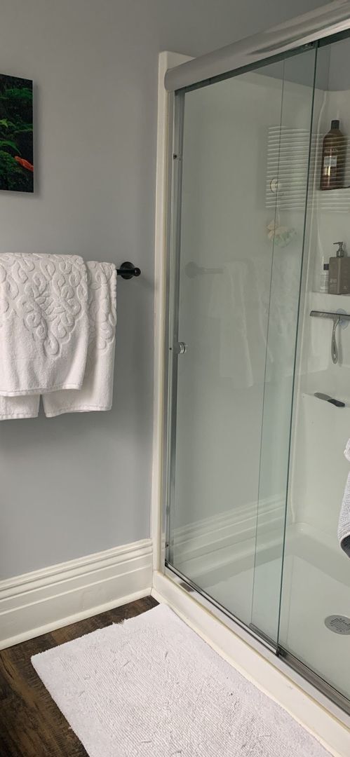 Building Photo - 223 E 9th St