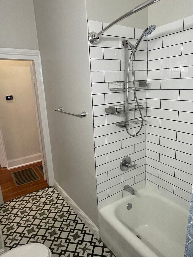 Building Photo - Gorgeous 3BD/2BA ON Napoleon Ave with Off Street Parking