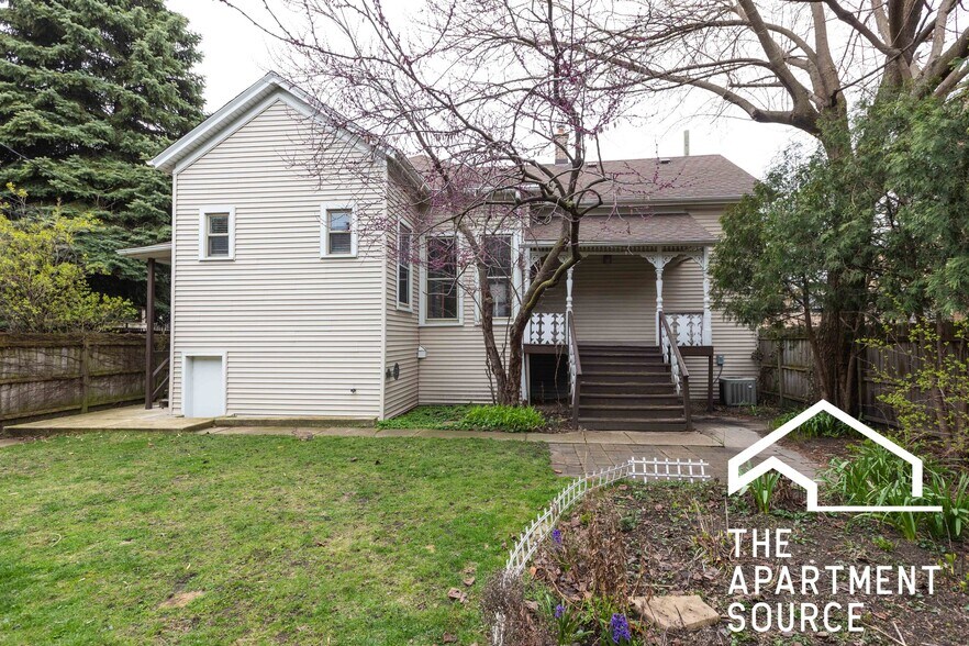 Building Photo - 4410 N Greenview Ave