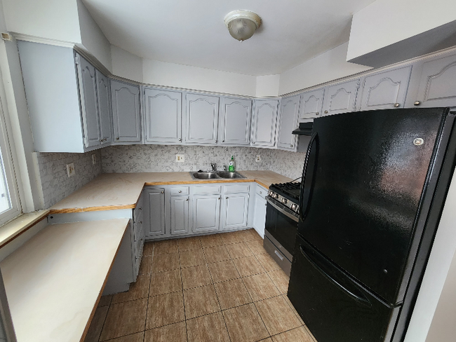 Building Photo - 6557 Colonial St