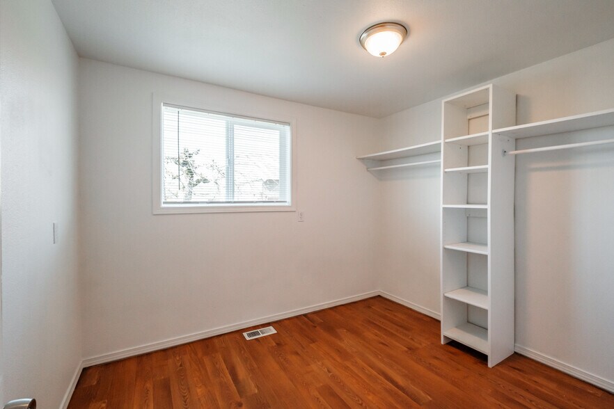 bonus room (downstairs) - 14607 Dominic Rd NE
