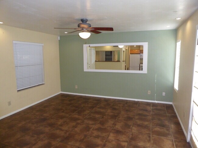 Building Photo - 820 W University Dr