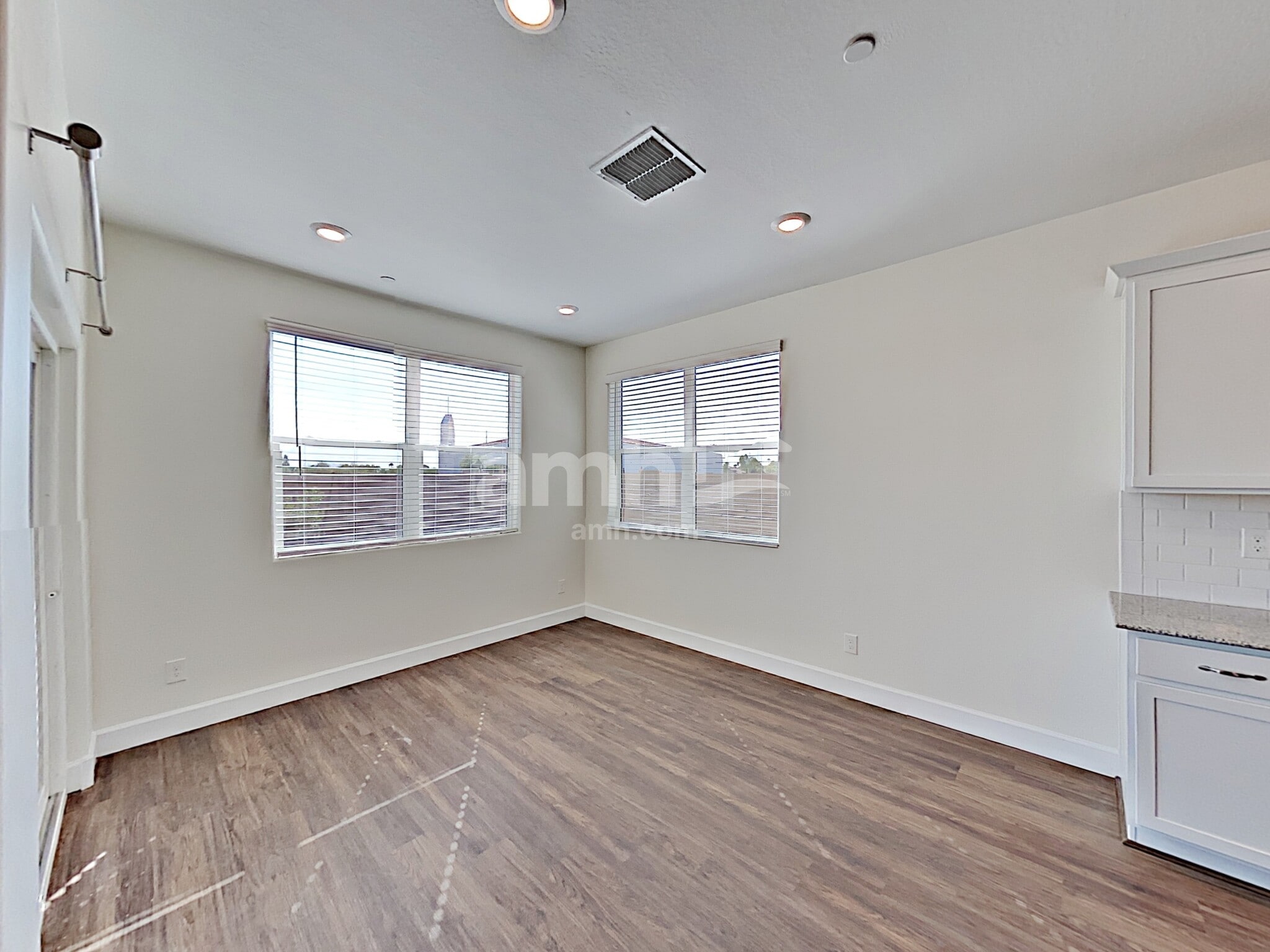 Building Photo - 5925 W Columbine Dr