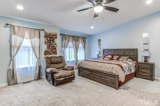 Building Photo - Fantastic 3 Story Townhome in East Raleigh...