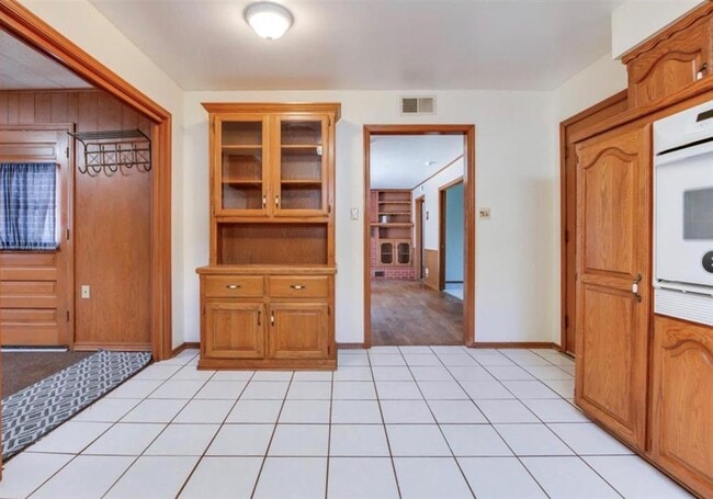 Building Photo - 4325 SE 12th St