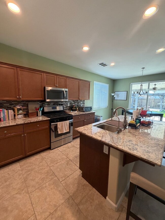 Building Photo - Adorable 3 Bedroom, 2 Bathroom Home in a Quiet North Hanford Neighborhood