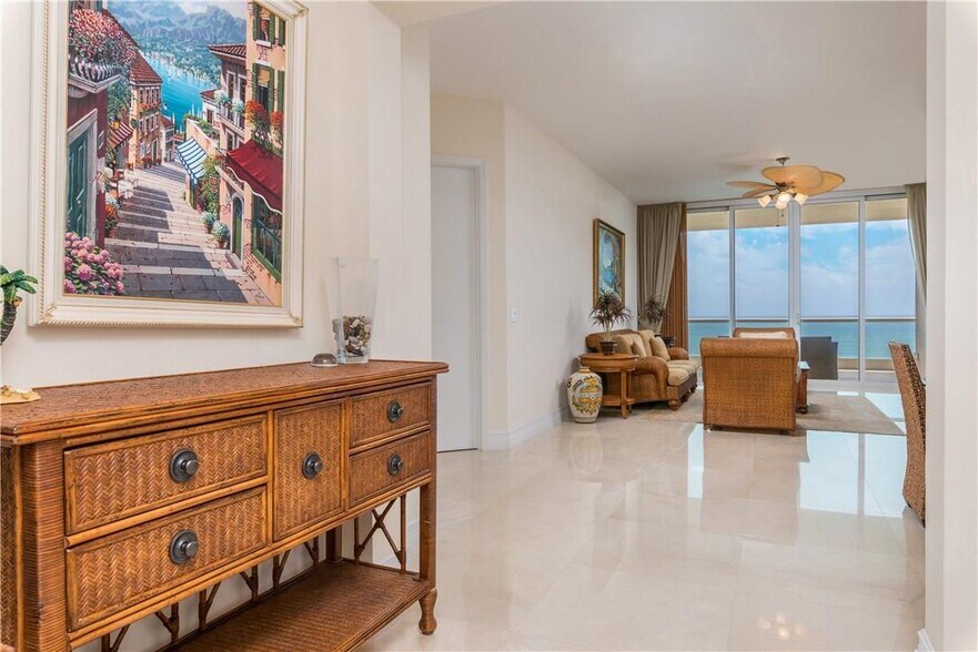 Building Photo - 16051 Collins Ave