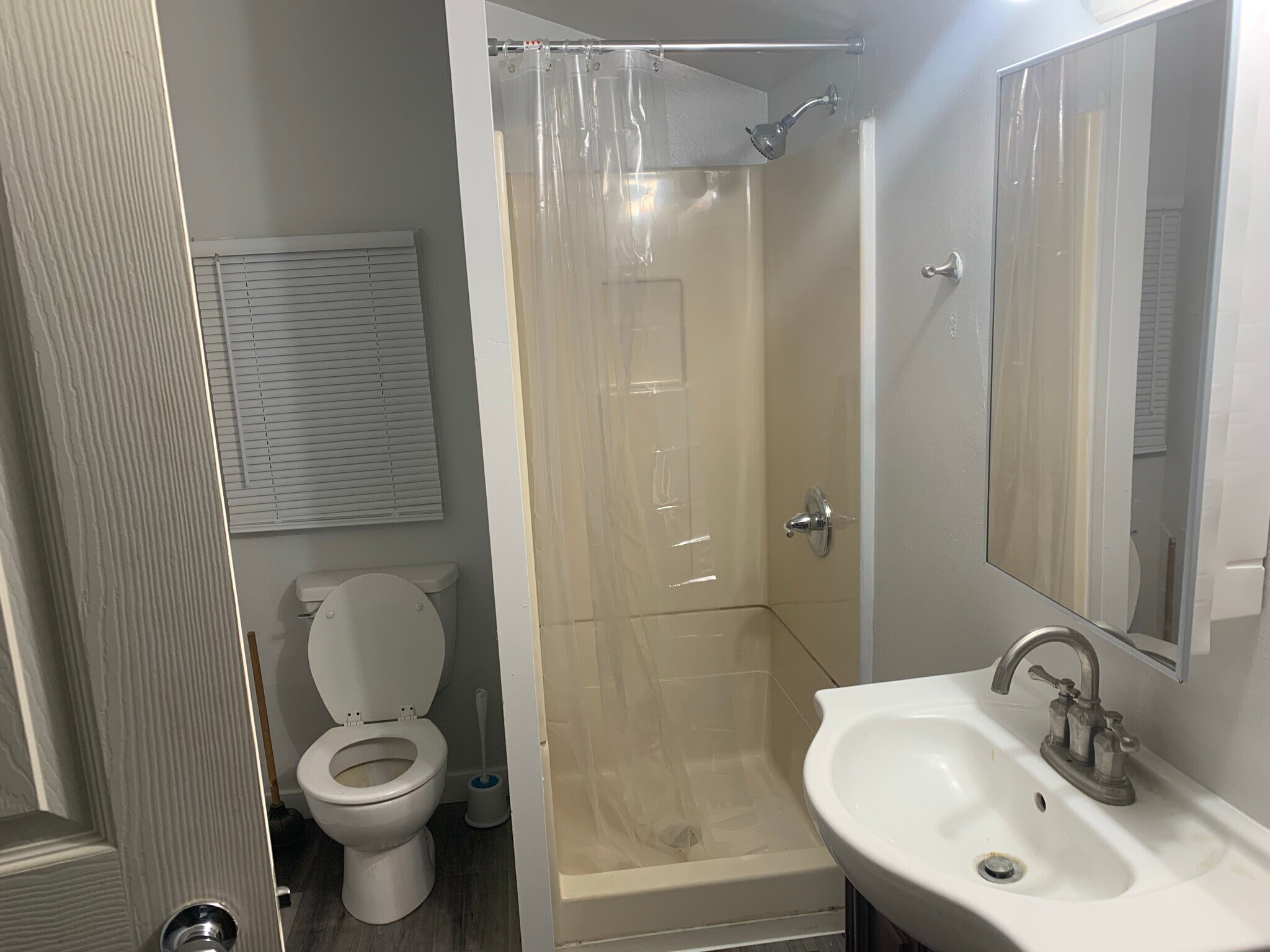 Bathroom - 1523 N Alleghaney Ave