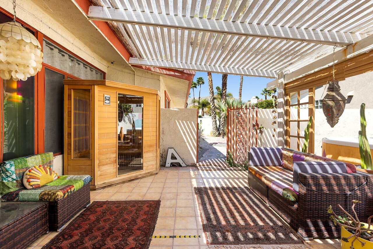 Building Photo - 64935 Leonard Ct