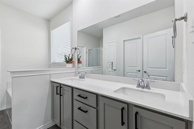 Building Photo - 11112 Canyon Oak St