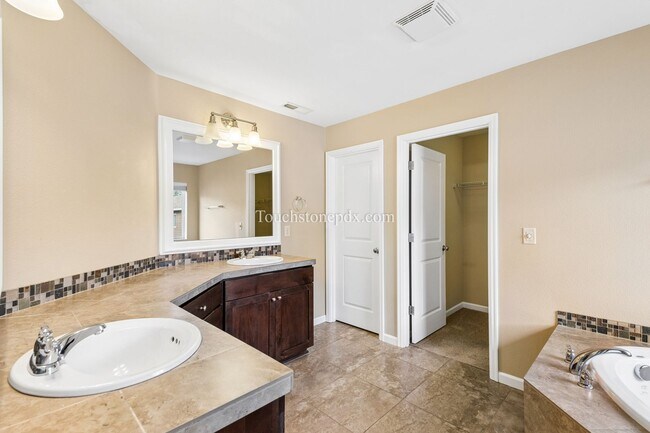 Building Photo - Spacious 4 BR 2.5 BA Home in Damascus