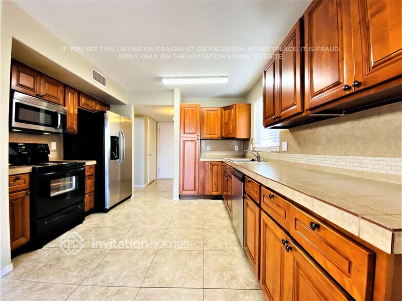 Building Photo - 250 W Juniper Ave