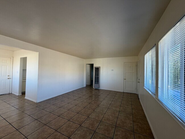 Building Photo - P363