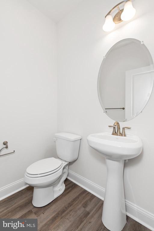 Building Photo - 870 Mapleton Ave