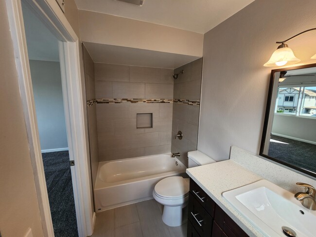 Building Photo - 3825 Polaris Dr