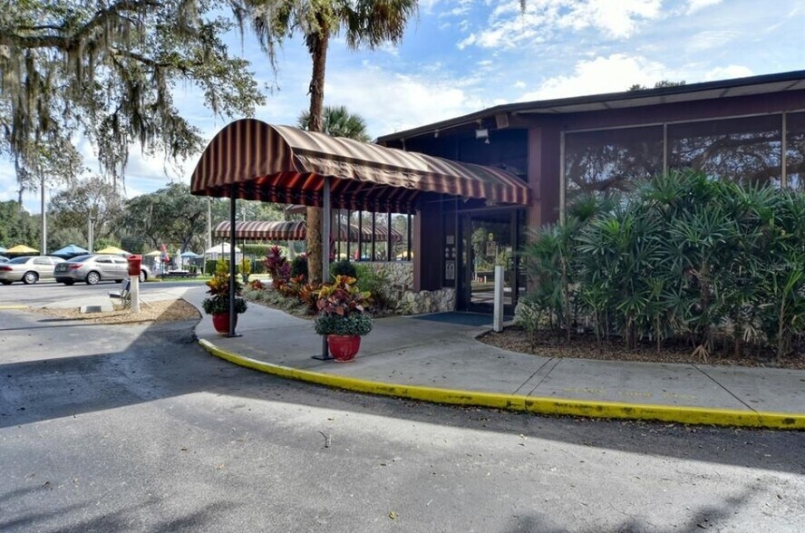 Building Photo - 682 Midway Dr