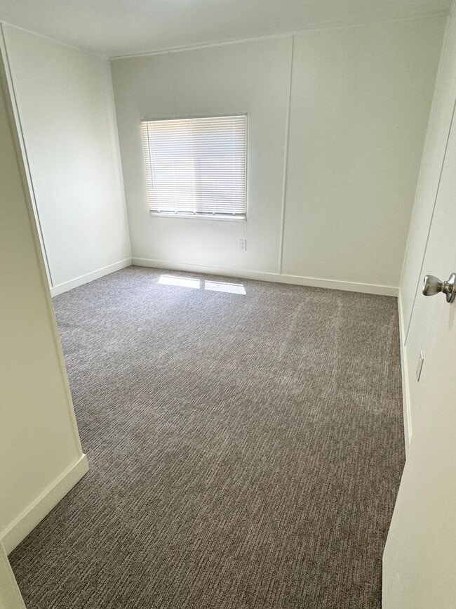Building Photo - 3 Bedroom 2 Bathroom for Rent