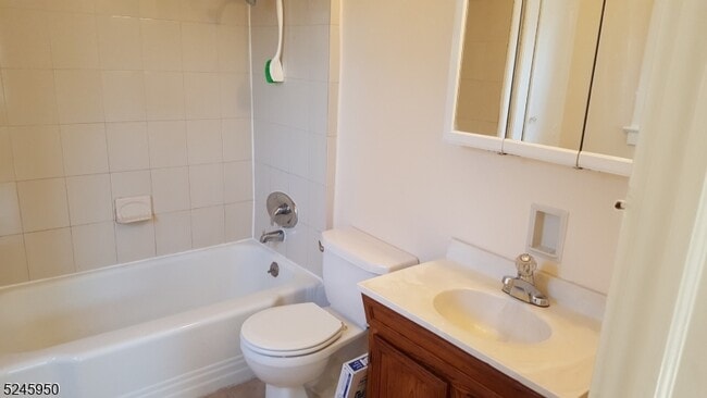 Building Photo - 204 Spruce St