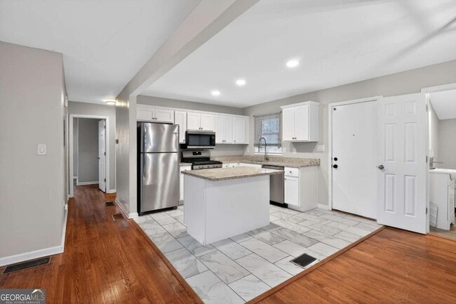 Building Photo - 1817 Goddard St SE