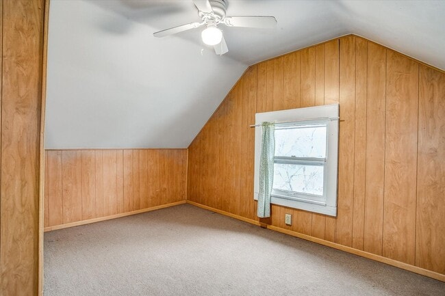 Building Photo - 908 E 31st St