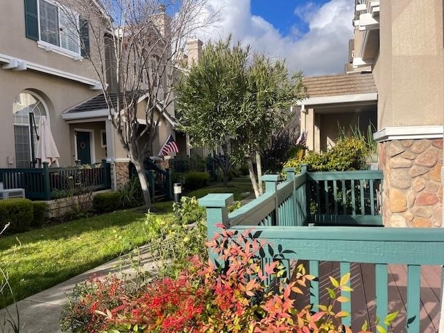 Building Photo - 211 Swan Ct