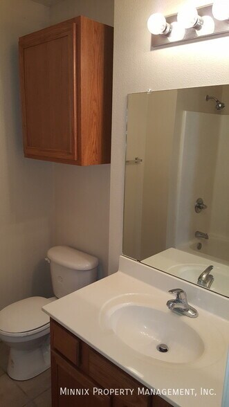 Building Photo - 517 N Brentwood Ave