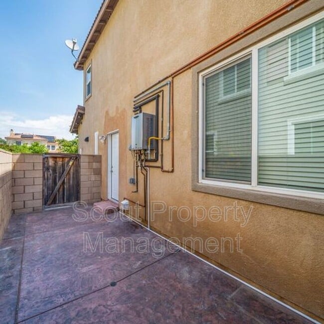 Building Photo - 4643 Cove St