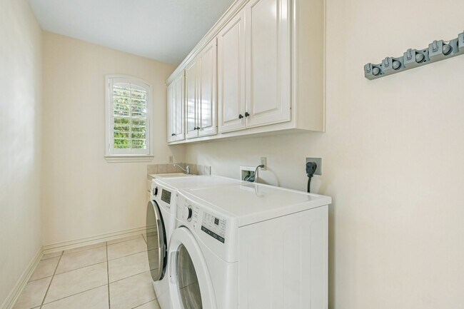 Building Photo - 1611 Copperas Cove