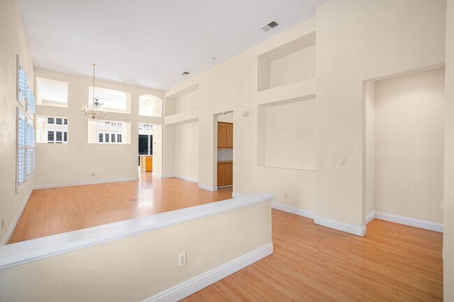 Building Photo - Highly Desirable Executive Home: 4 Bedrooms, 3 Bathrooms of Luxury Living