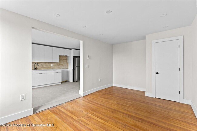 Building Photo - 840 Clay Ave