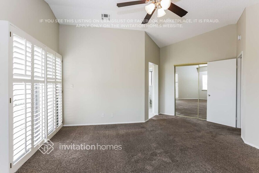 Building Photo - 4553 Grandview Dr