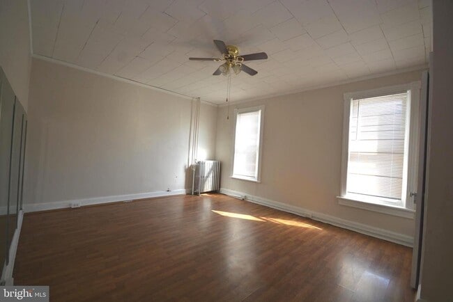 Building Photo - 105 E North Ave