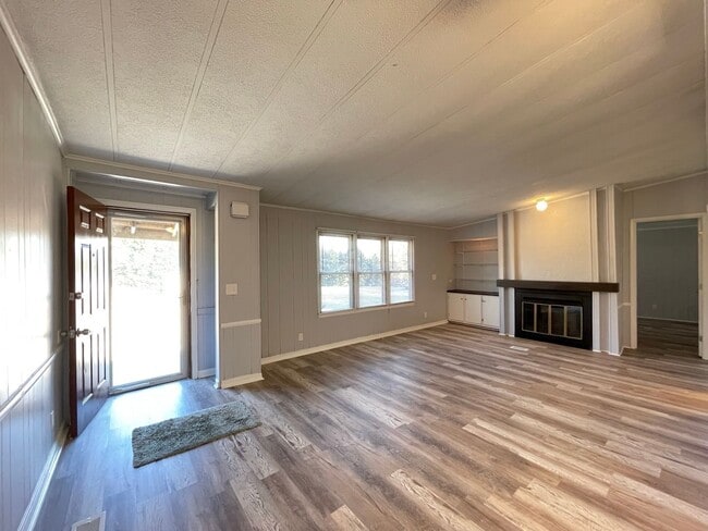 Building Photo - 3 Bedroom/2 Bathroom Home Near I-85 & Hwy 58
