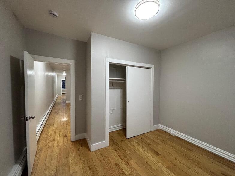 Building Photo - 407 61st St