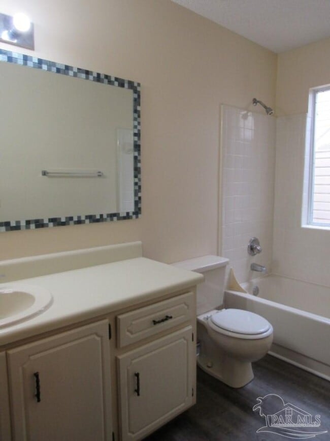 Building Photo - 2025 Cambridge Cir